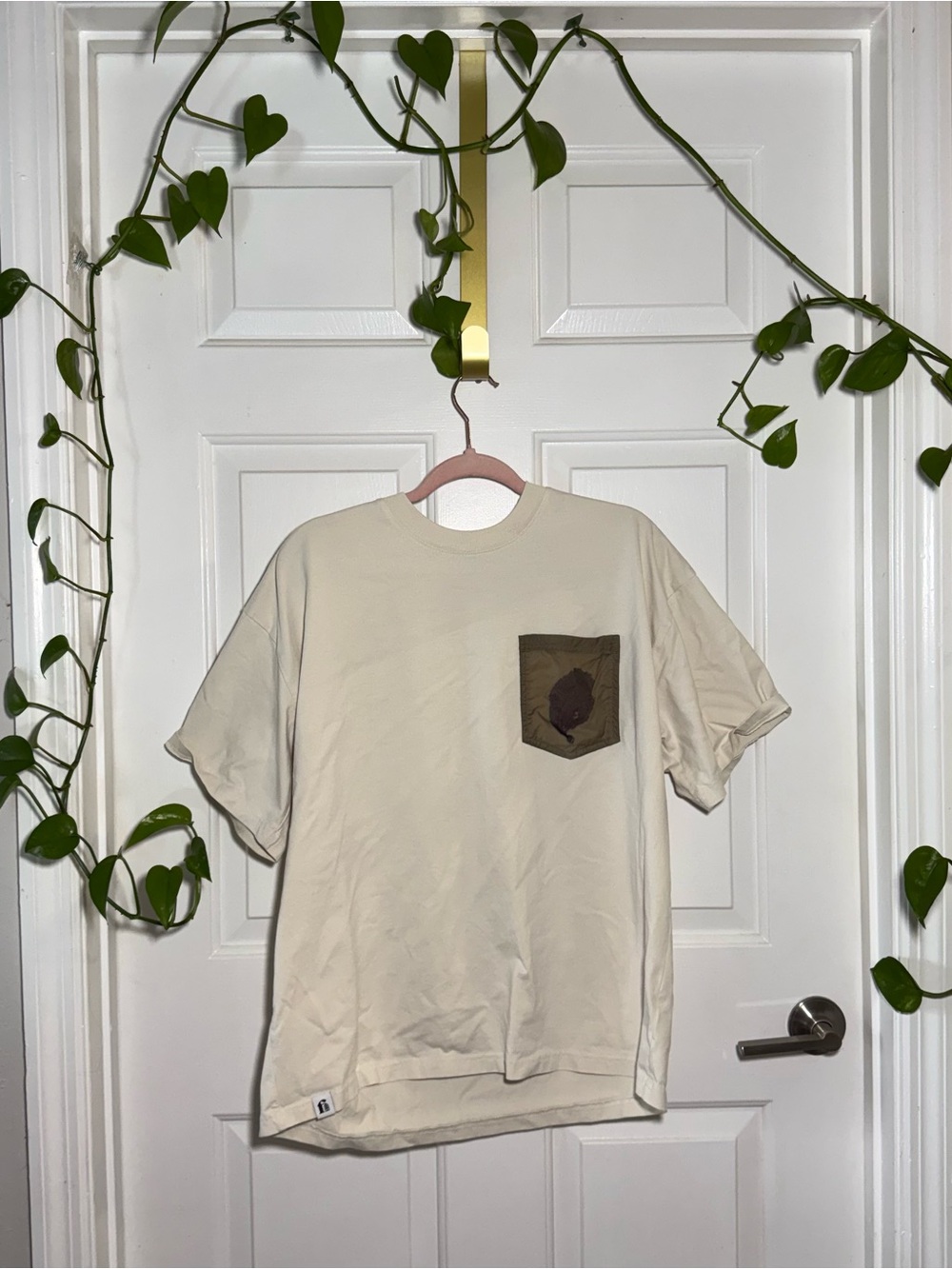 Men's Large Fielders’ Cream Short Sleeve Tee with Olive Contrast Pocket